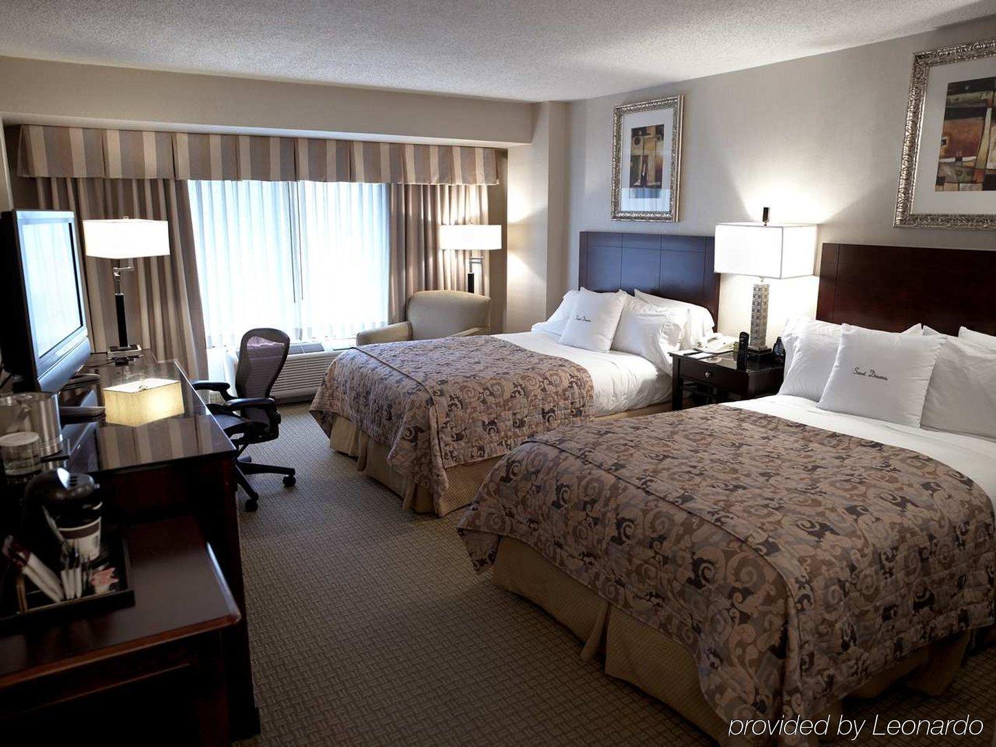 Doubletree By Hilton Charlotte Airport Hotel Room photo